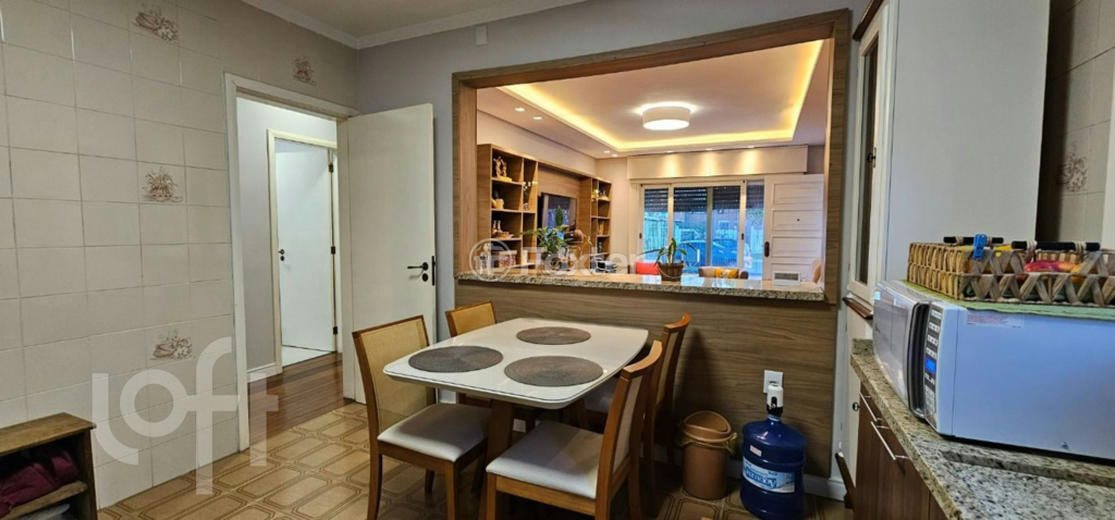 Casa à venda com 3 quartos, 220m² - Foto 1