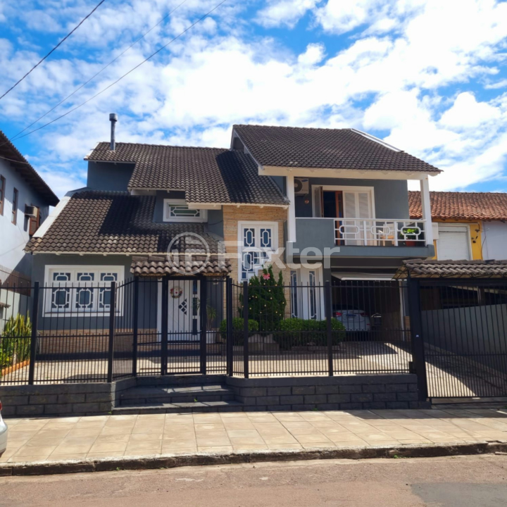 Casa à venda com 3 quartos, 248m² - Foto 1
