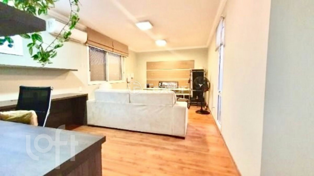 Casa à venda com 3 quartos, 218m² - Foto 1
