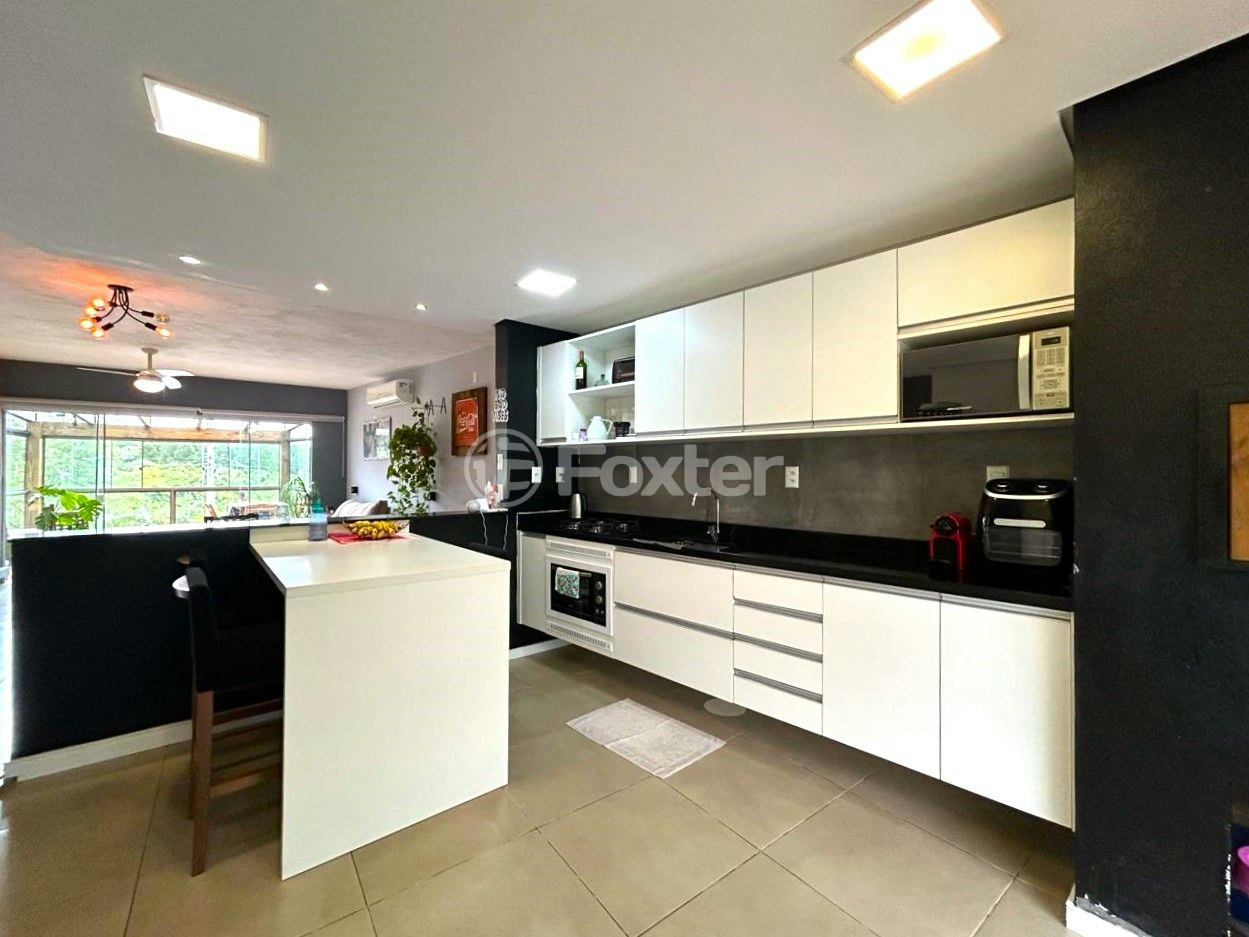 Casa de Condomínio à venda com 2 quartos, 312m² - Foto 2