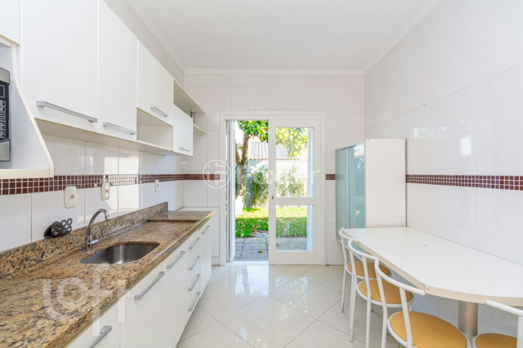 Casa à venda com 2 quartos, 91m² - Foto 4