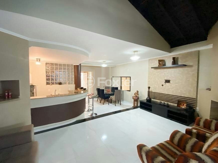 Casa à venda com 4 quartos, 180m² - Foto 2