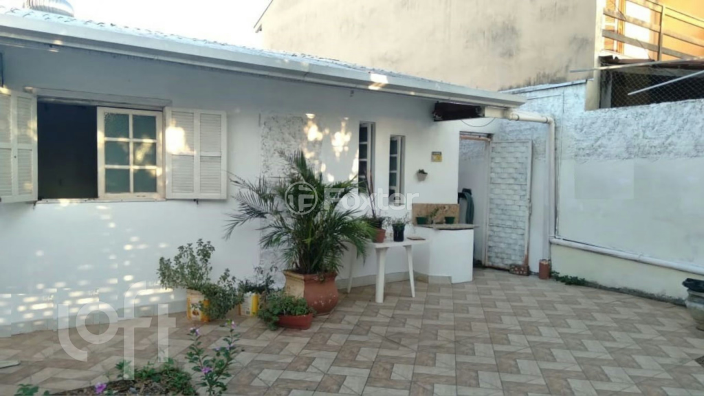 Casa à venda com 4 quartos, 120m² - Foto 1