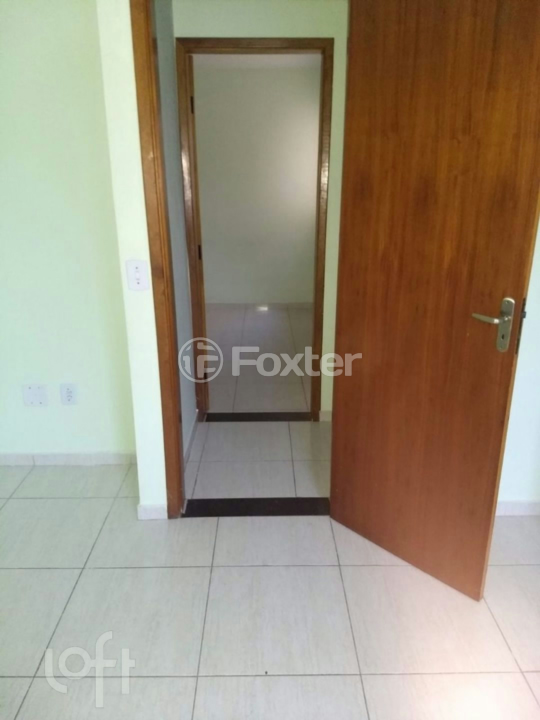 Casa à venda com 2 quartos, 70m² - Foto 4