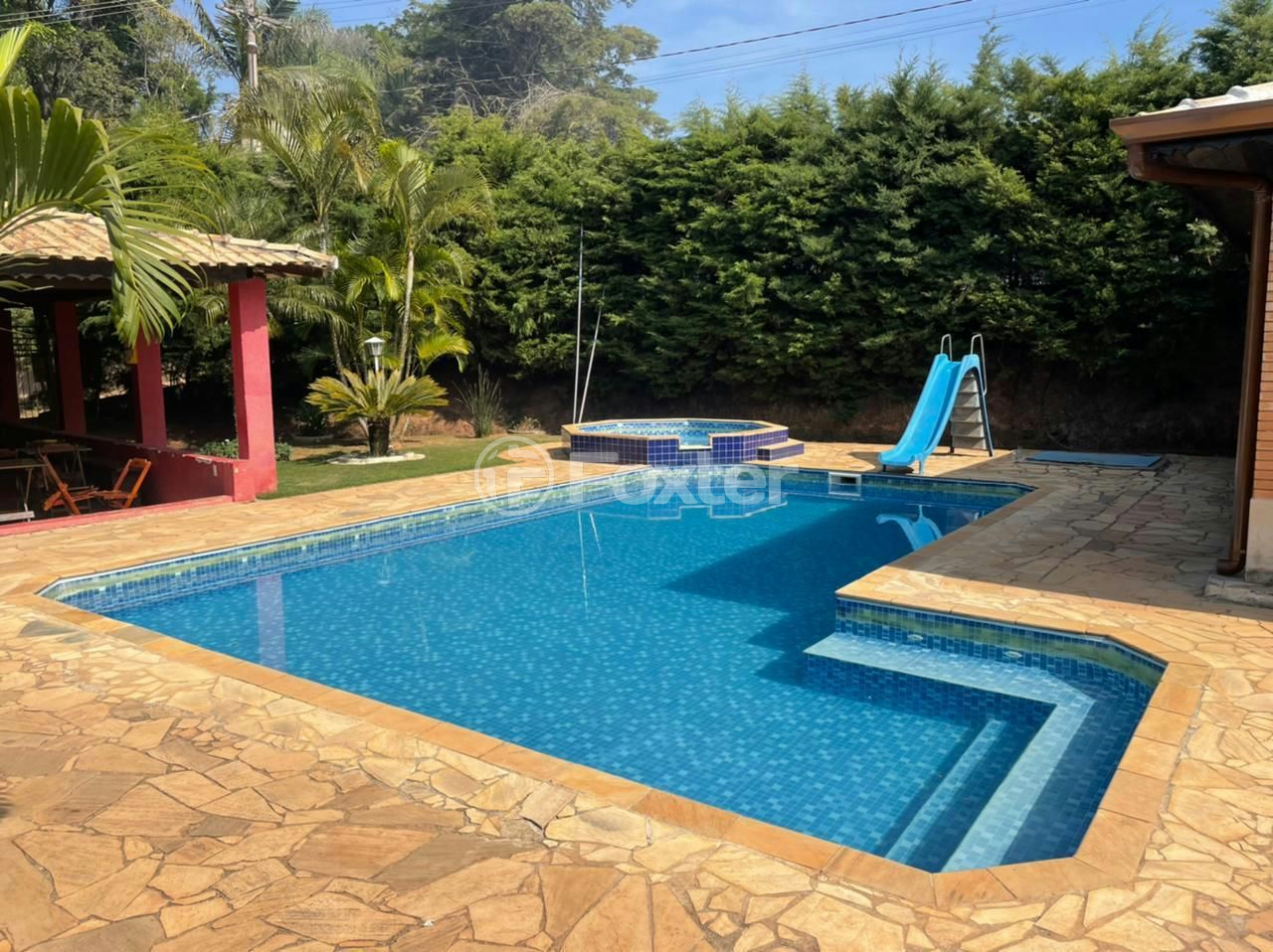 Chácara à venda com 9 quartos, 900m² - Foto 2