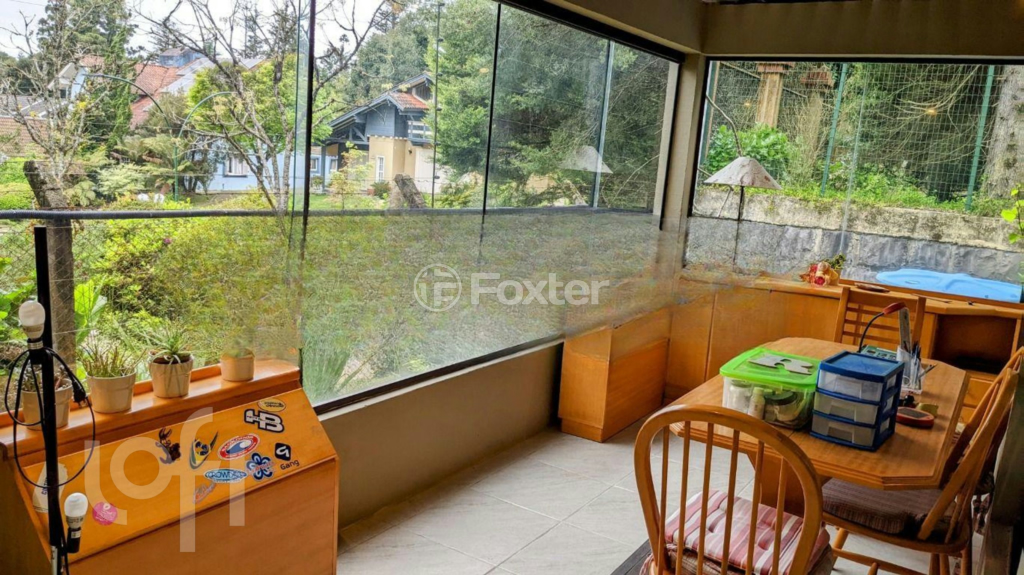 Casa de Condomínio à venda com 3 quartos, 204m² - Foto 2