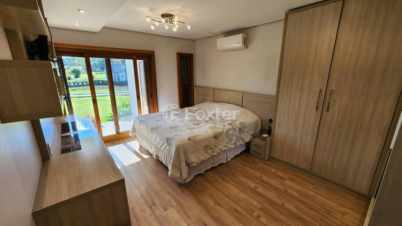 Casa de Condomínio à venda com 4 quartos, 310m² - Foto 13