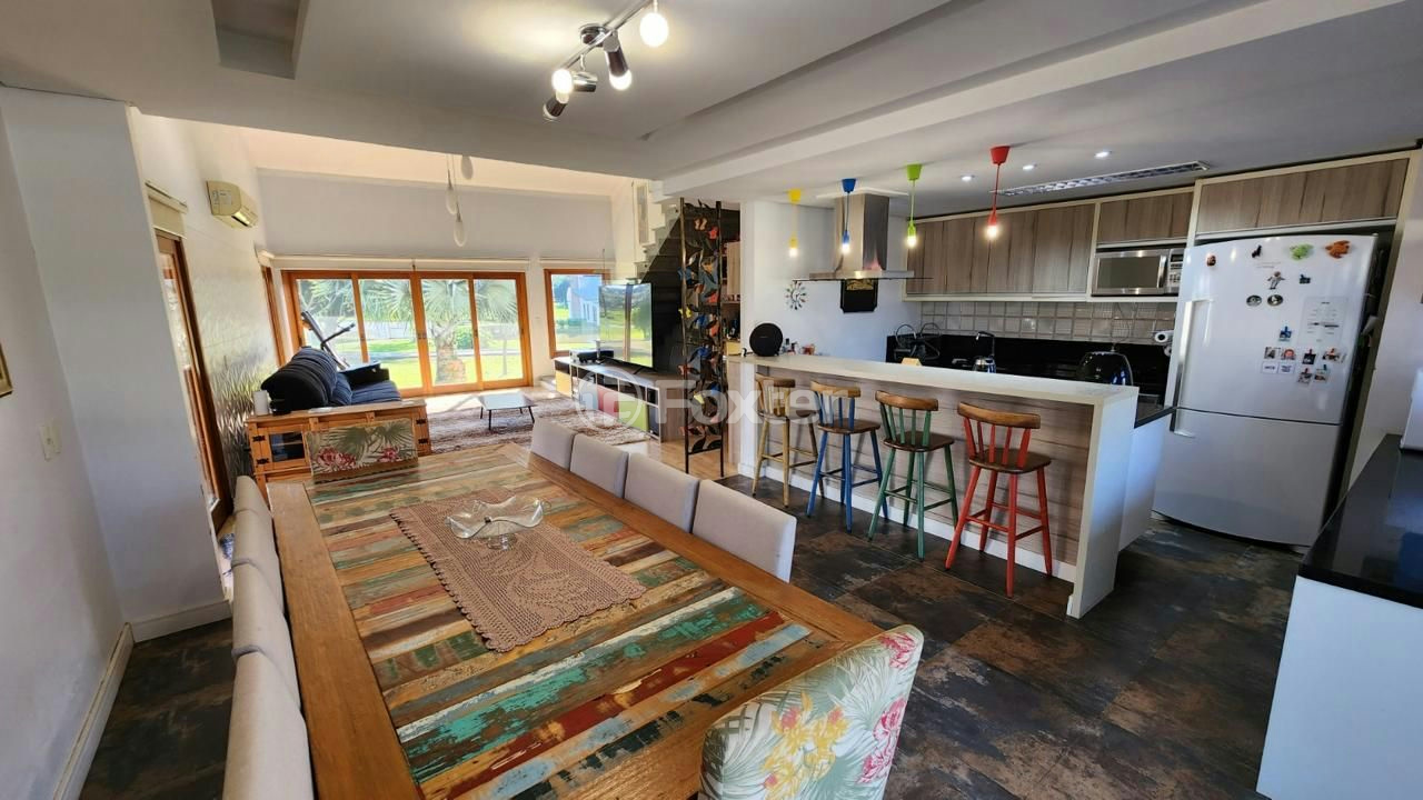 Casa de Condomínio à venda com 4 quartos, 310m² - Foto 3