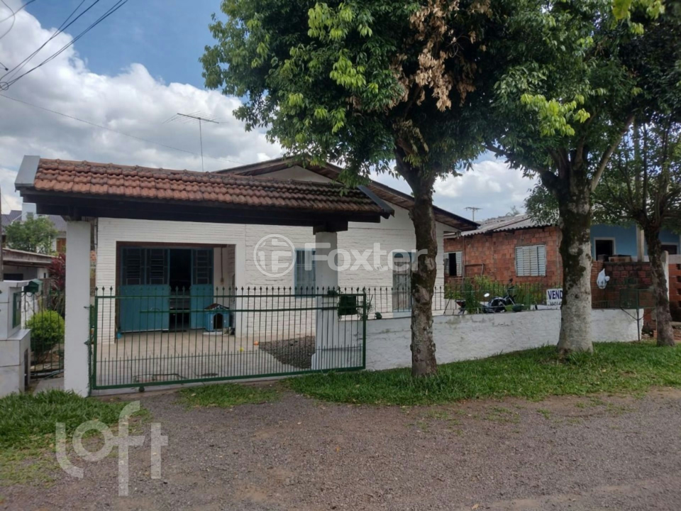 Casa à venda com 3 quartos, 49m² - Foto 2