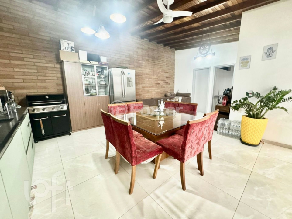 Casa à venda com 4 quartos, 135m² - Foto 3