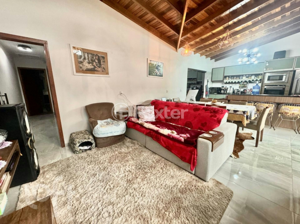 Casa à venda com 4 quartos, 135m² - Foto 1