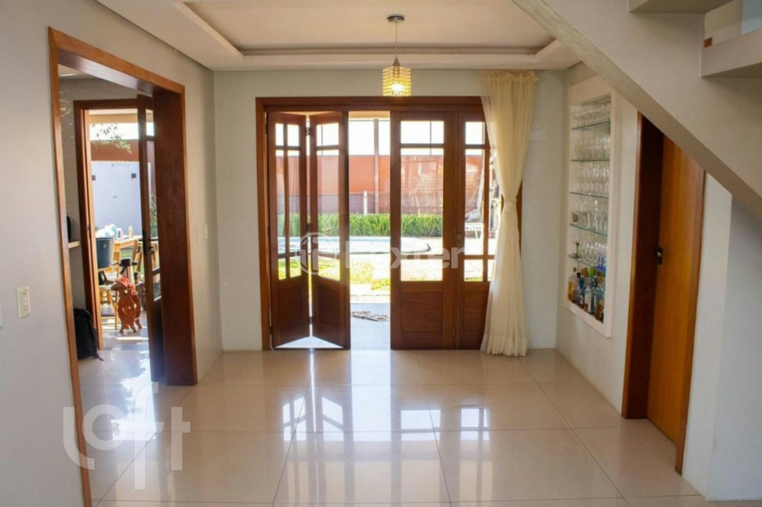 Casa à venda com 3 quartos, 177m² - Foto 1