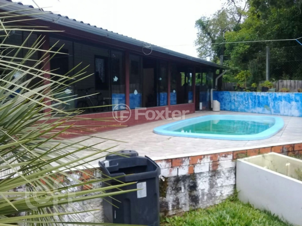 Casa à venda com 3 quartos, 132m² - Foto 1