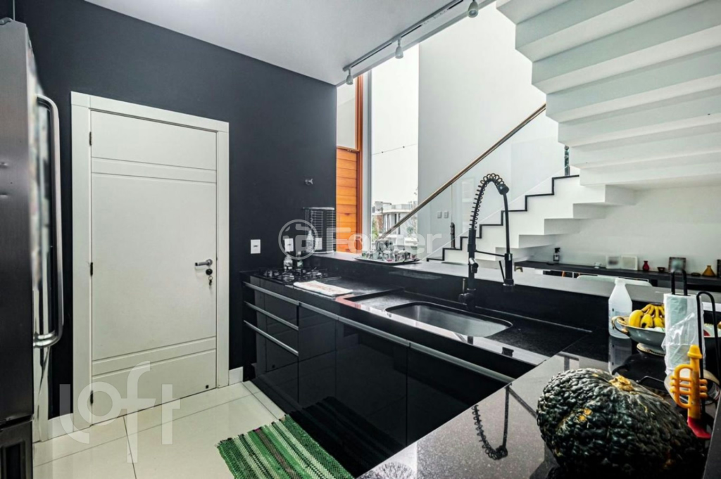 Casa de Condomínio à venda com 3 quartos, 217m² - Foto 4