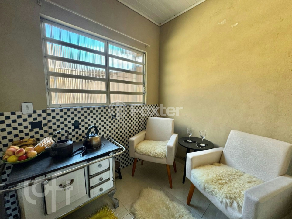 Casa à venda com 3 quartos, 231m² - Foto 1