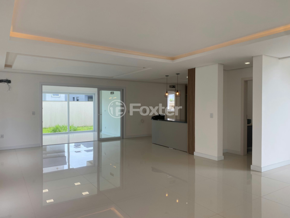 Casa de Condomínio à venda com 4 quartos, 295m² - Foto 2