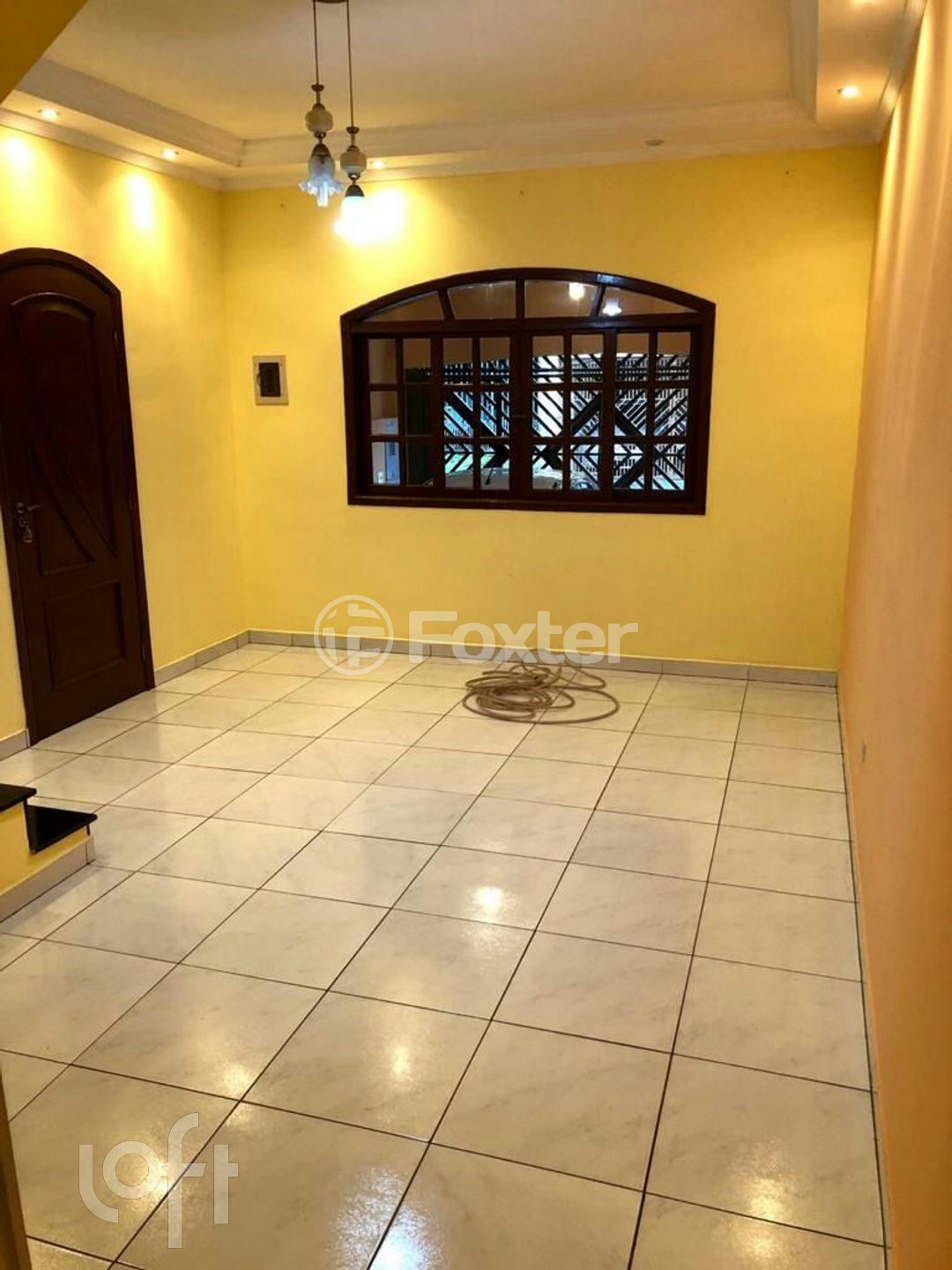 Casa à venda com 3 quartos, 213m² - Foto 1