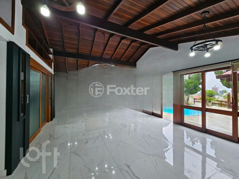 Casa à venda com 3 quartos, 280m² - Foto 2