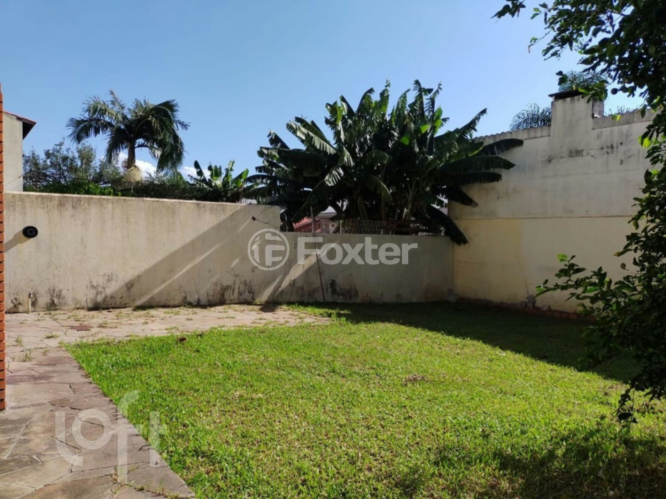 Casa à venda com 3 quartos, 244m² - Foto 1