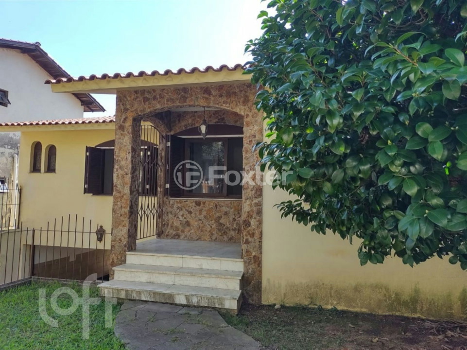 Casa à venda com 3 quartos, 244m² - Foto 2