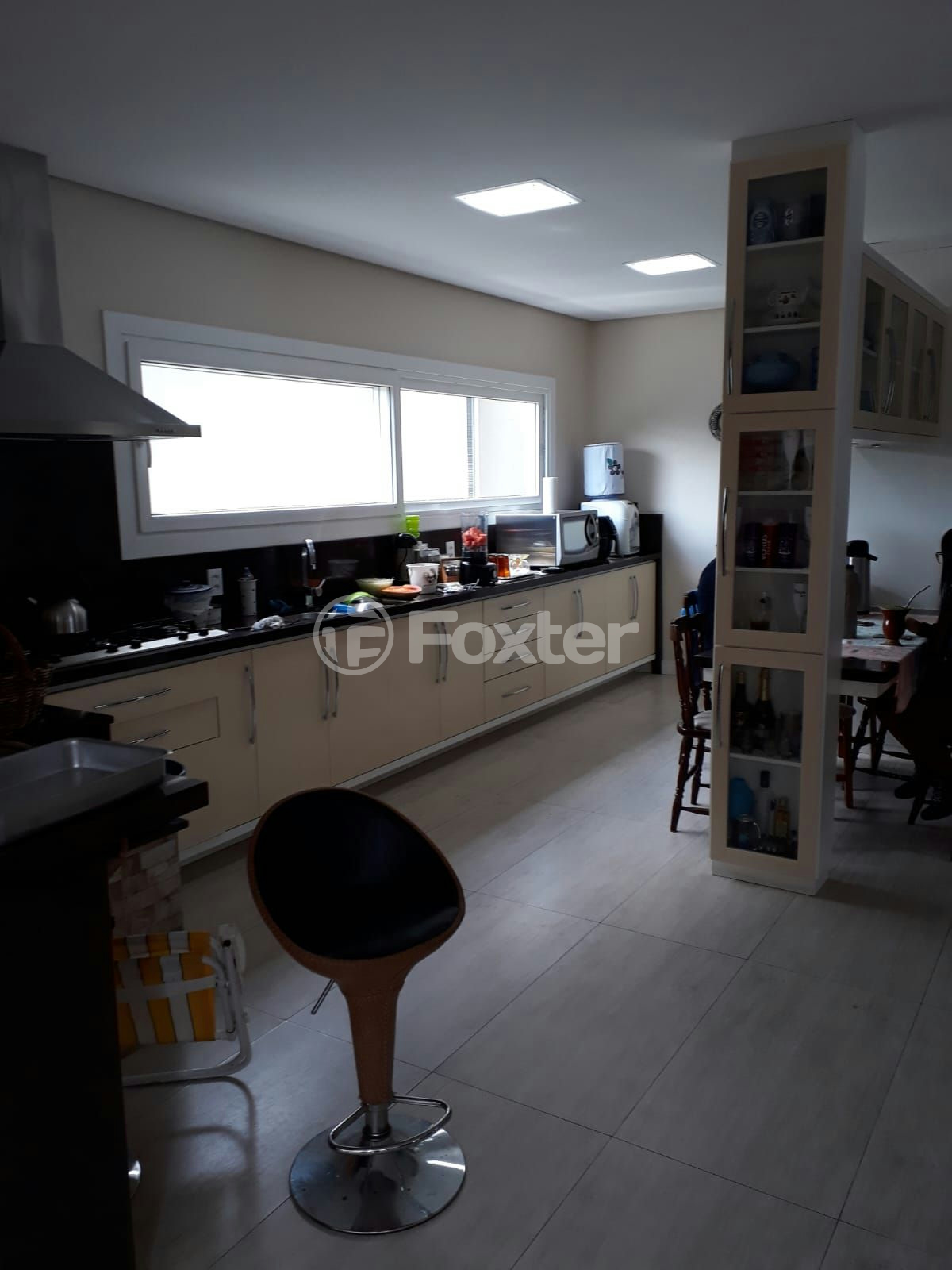 Casa de Condomínio à venda com 4 quartos, 273m² - Foto 3