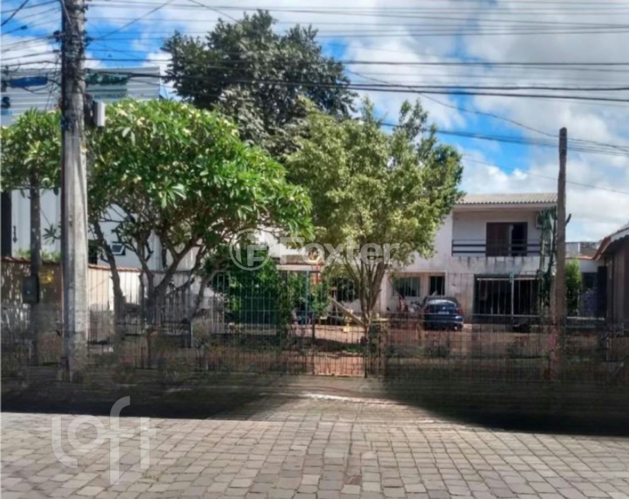 Casa à venda com 3 quartos, 221m² - Foto 1