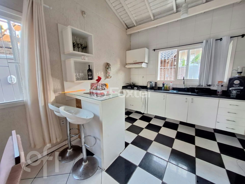 Casa à venda com 2 quartos, 66m² - Foto 1
