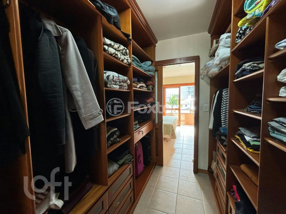 Casa à venda com 4 quartos, 297m² - Foto 33