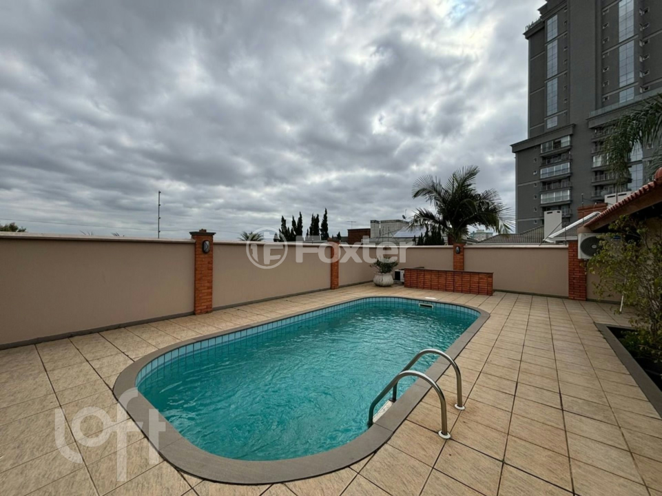 Casa à venda com 4 quartos, 297m² - Foto 1