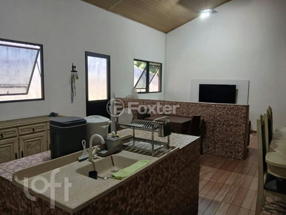 Casa à venda com 2 quartos, 200m² - Foto 2