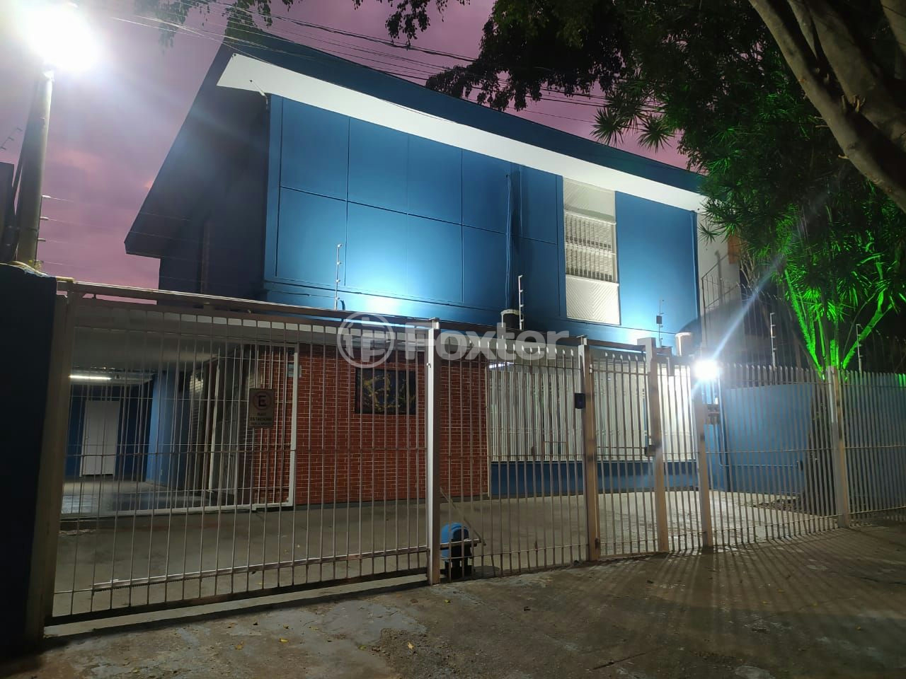 Casa à venda com 3 quartos, 250m² - Foto 1