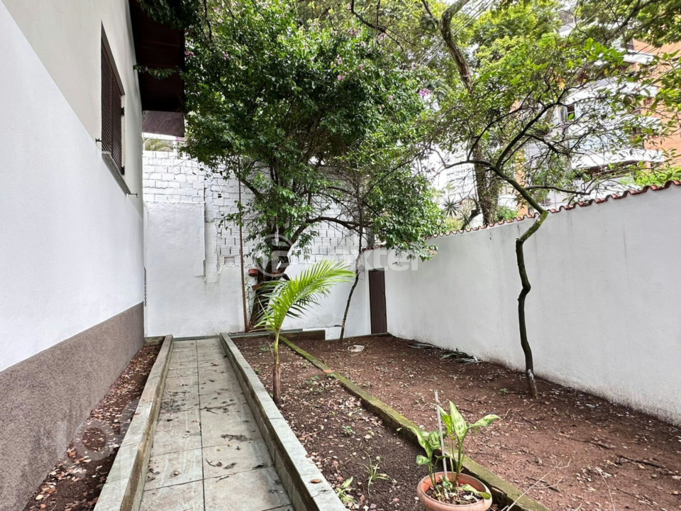 Casa à venda com 5 quartos, 300m² - Foto 36