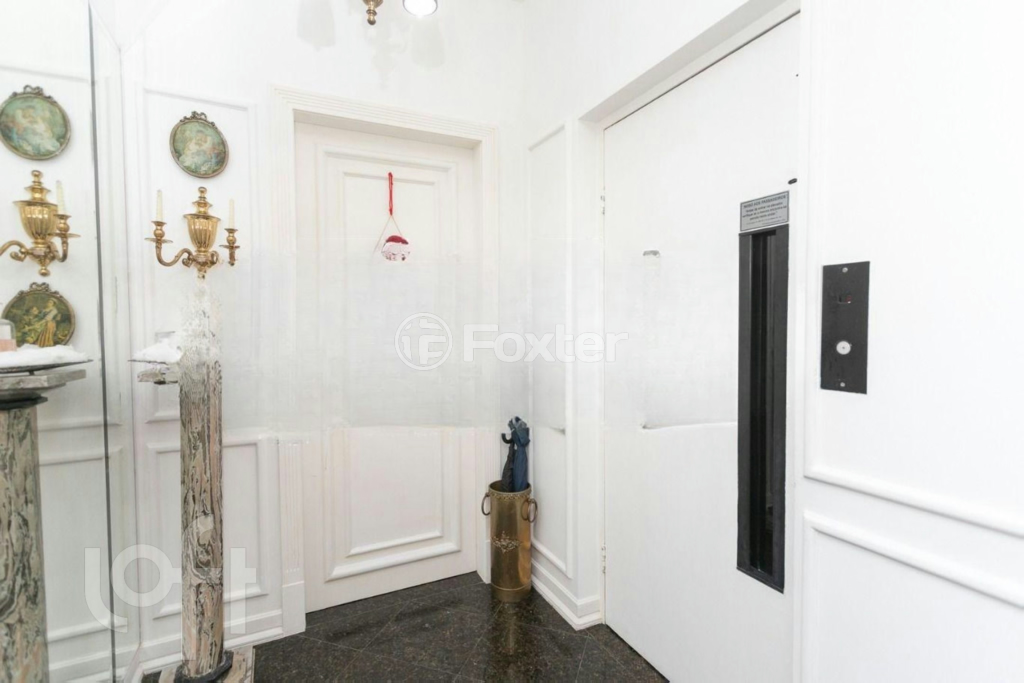 Apartamento à venda com 3 quartos, 233m² - Foto 2