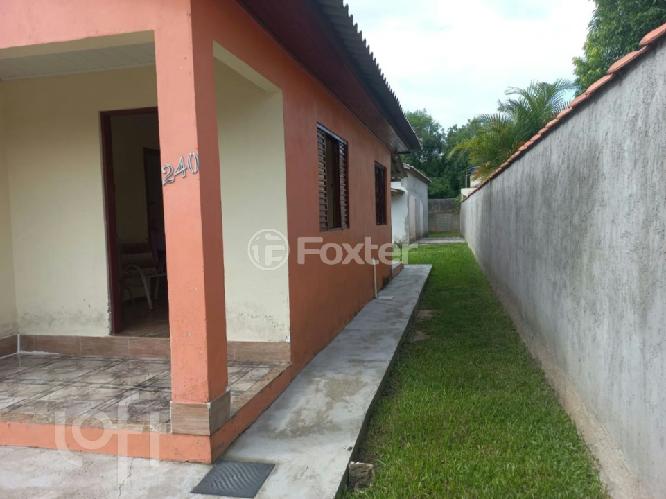 Casa à venda com 2 quartos, 70m² - Foto 2