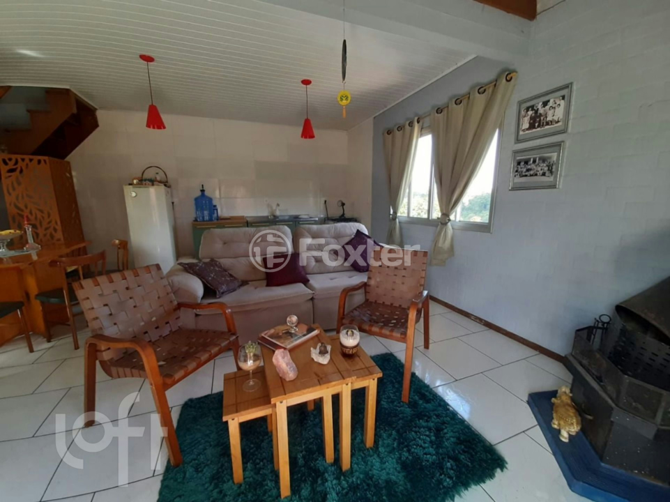 Casa à venda com 2 quartos, 100m² - Foto 1