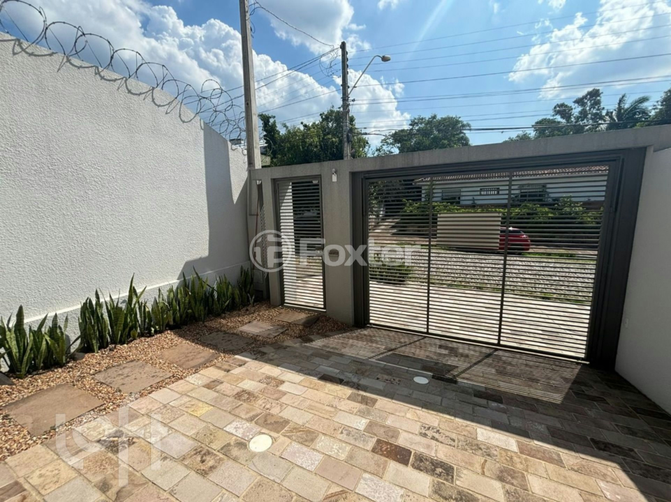 Casa à venda com 3 quartos, 163m² - Foto 1