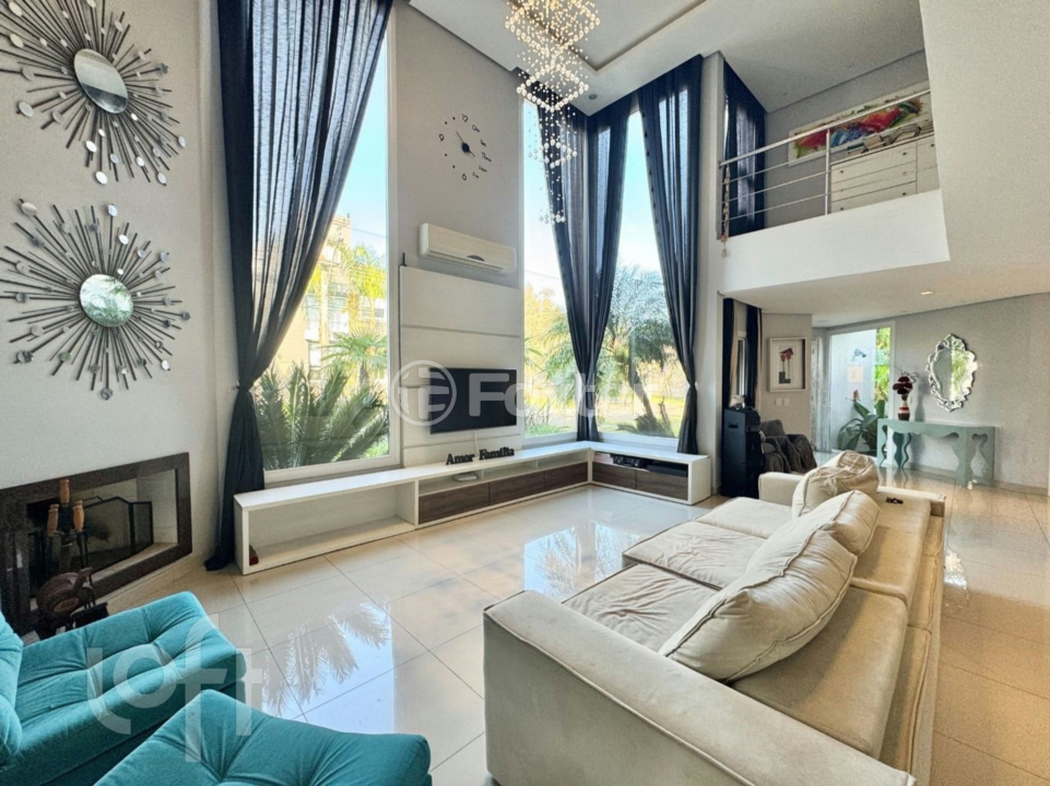 Casa à venda com 4 quartos, 334m² - Foto 1