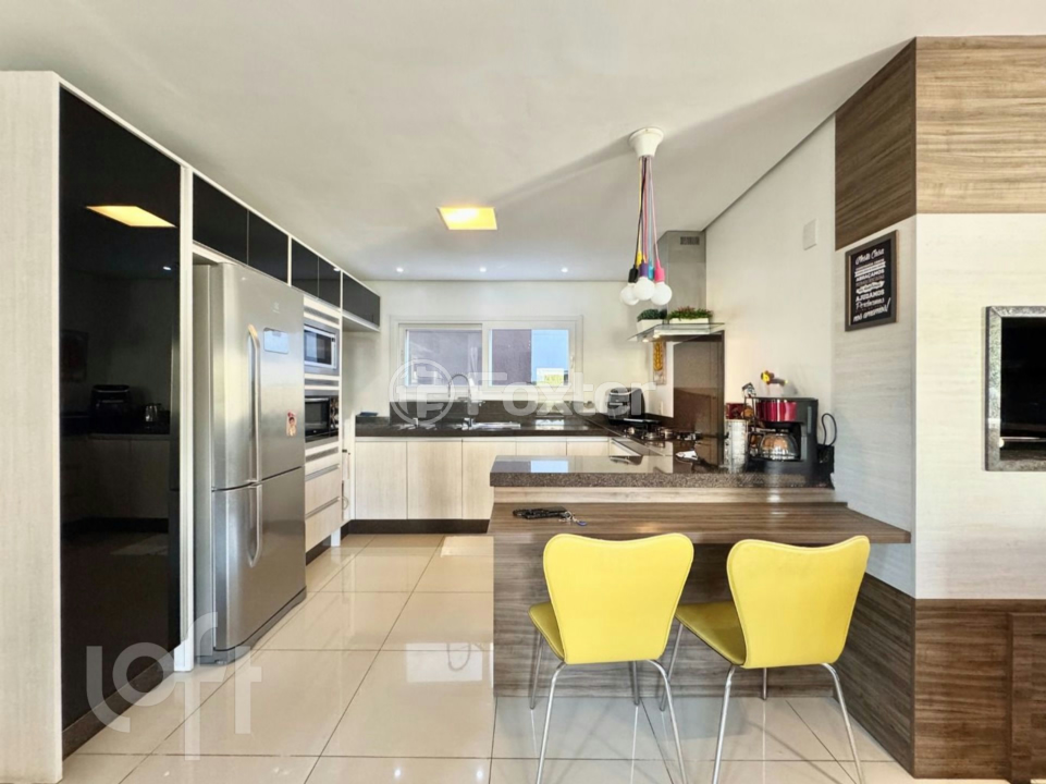 Casa à venda com 4 quartos, 334m² - Foto 18