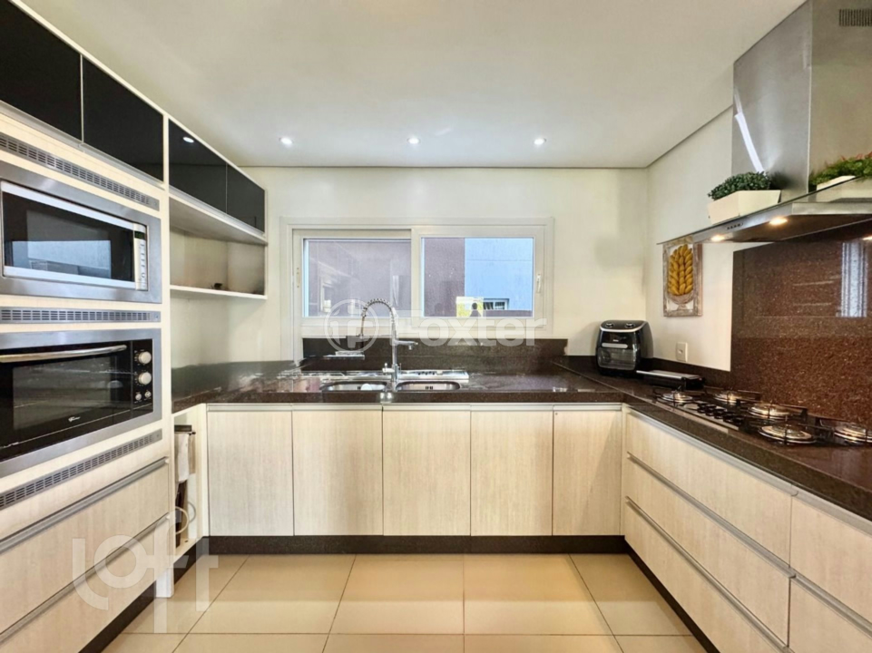 Casa à venda com 4 quartos, 334m² - Foto 20
