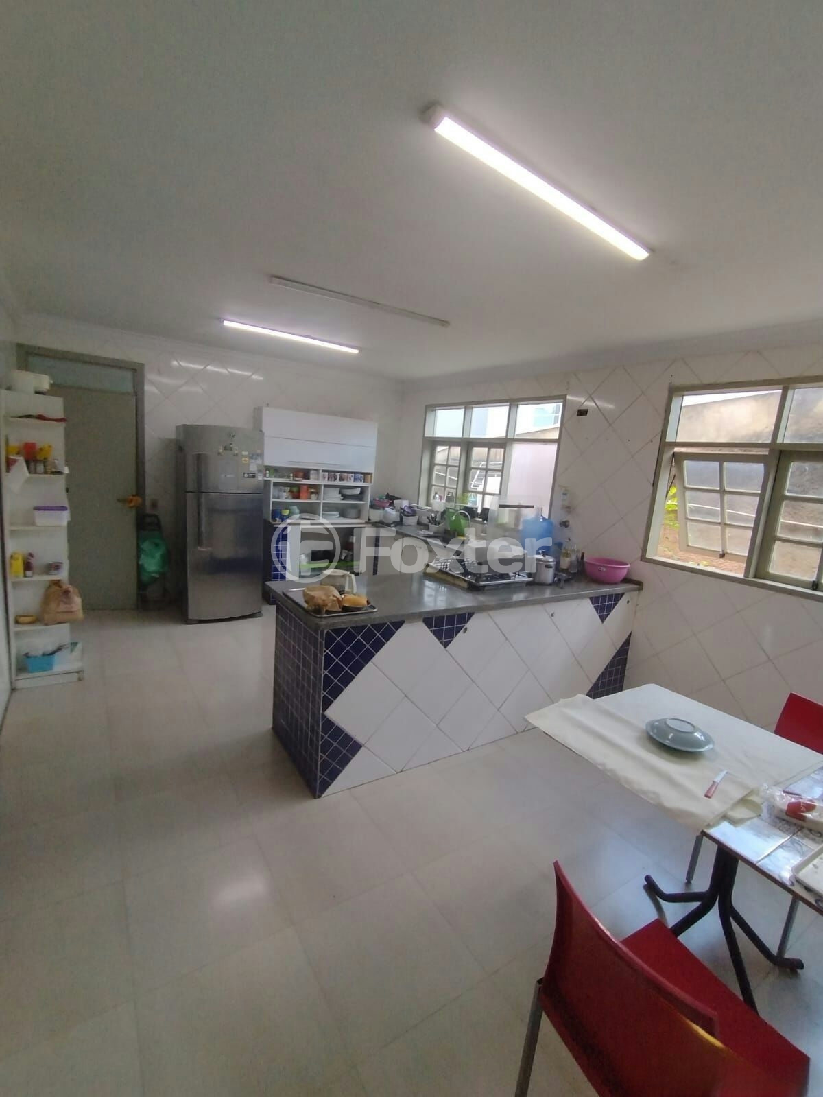 Casa de Condomínio à venda com 4 quartos, 450m² - Foto 2