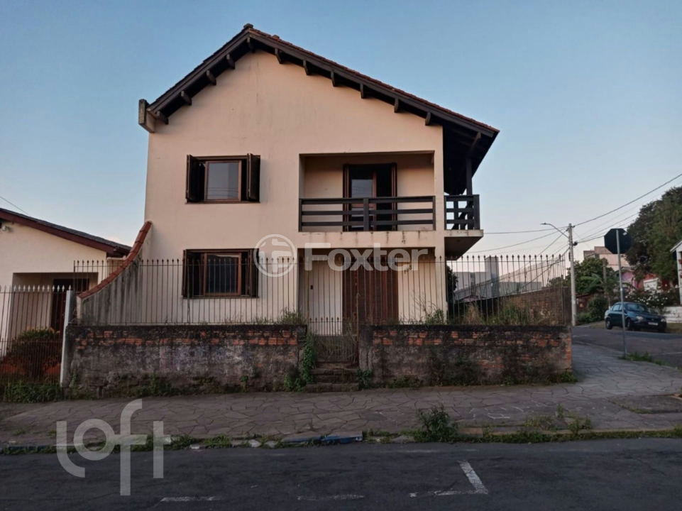 Casa à venda com 4 quartos, 265m² - Foto 1