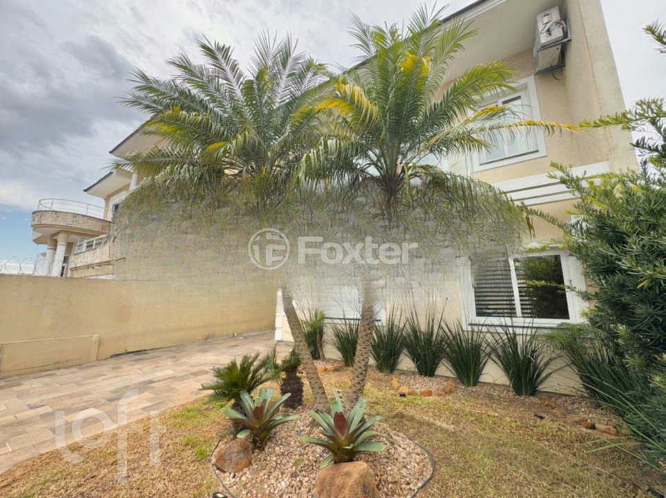 Casa à venda com 3 quartos, 240m² - Foto 1