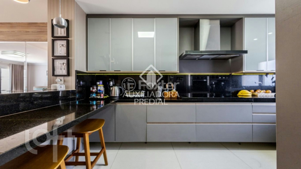 Casa de Condomínio à venda com 3 quartos, 218m² - Foto 3