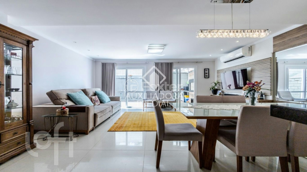 Casa de Condomínio à venda com 3 quartos, 218m² - Foto 2