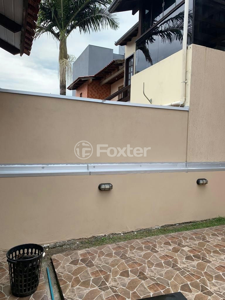 Casa à venda com 4 quartos, 215m² - Foto 4