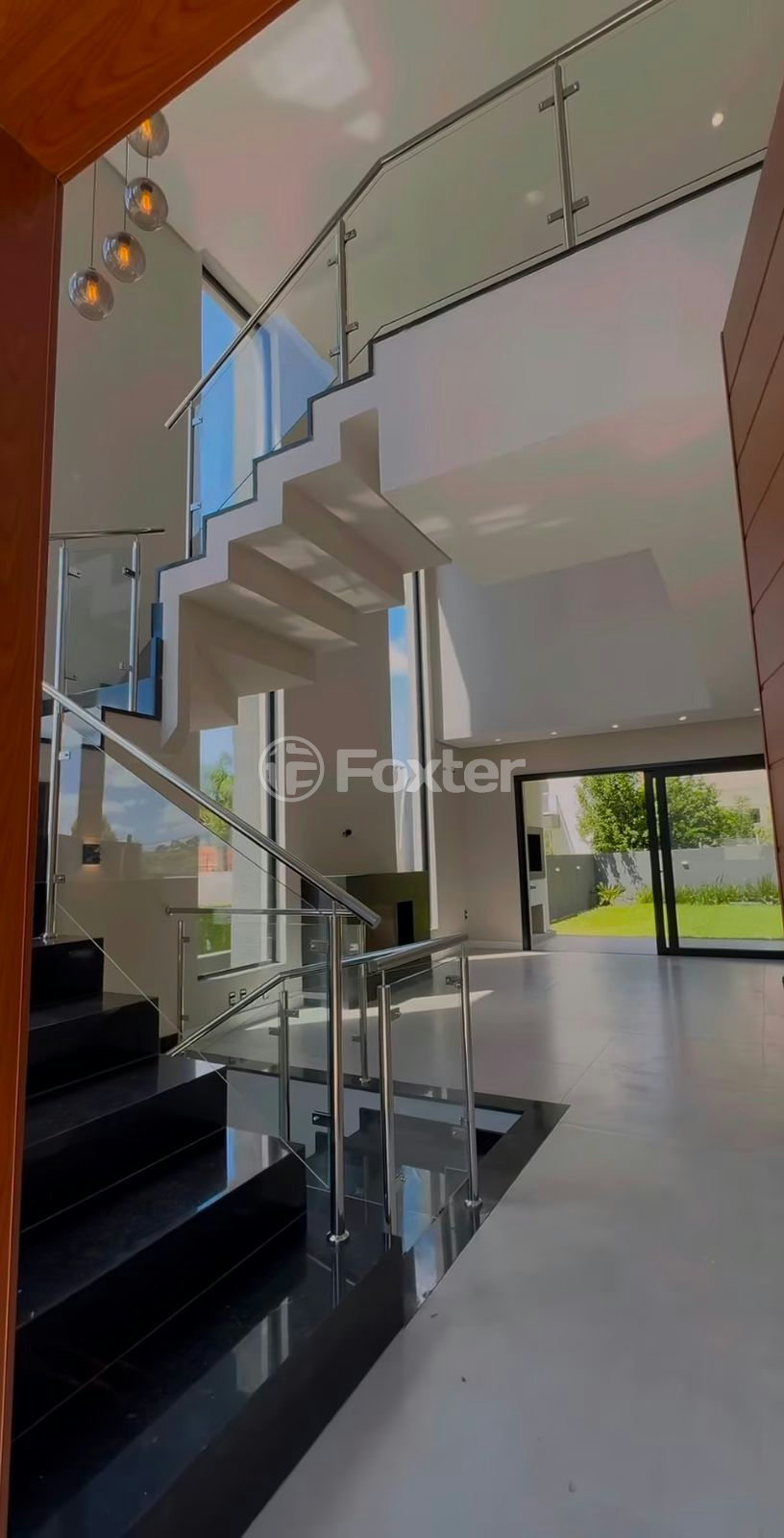 Casa de Condomínio à venda com 3 quartos, 235m² - Foto 2