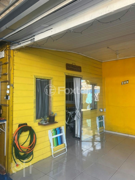 Casa à venda com 2 quartos, 72m² - Foto 1