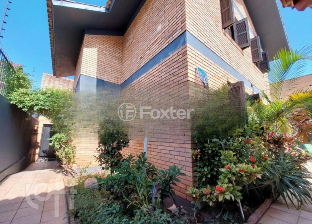 Casa à venda com 3 quartos, 223m² - Foto 1
