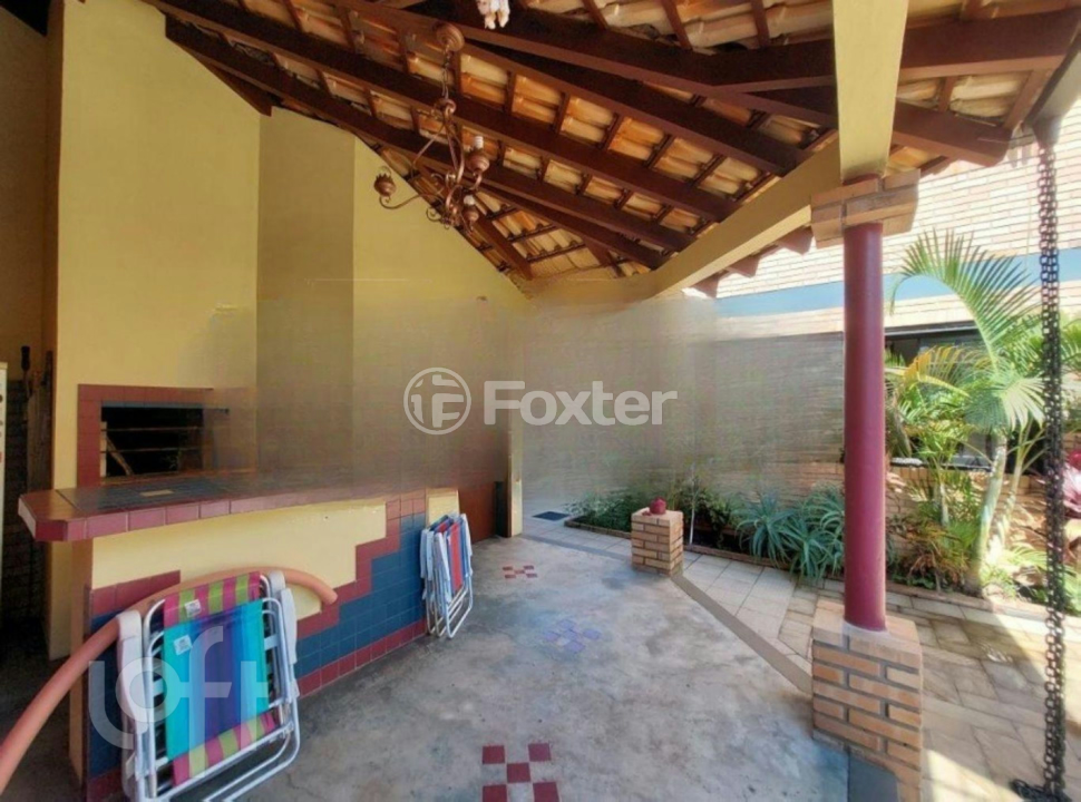 Casa à venda com 3 quartos, 223m² - Foto 2
