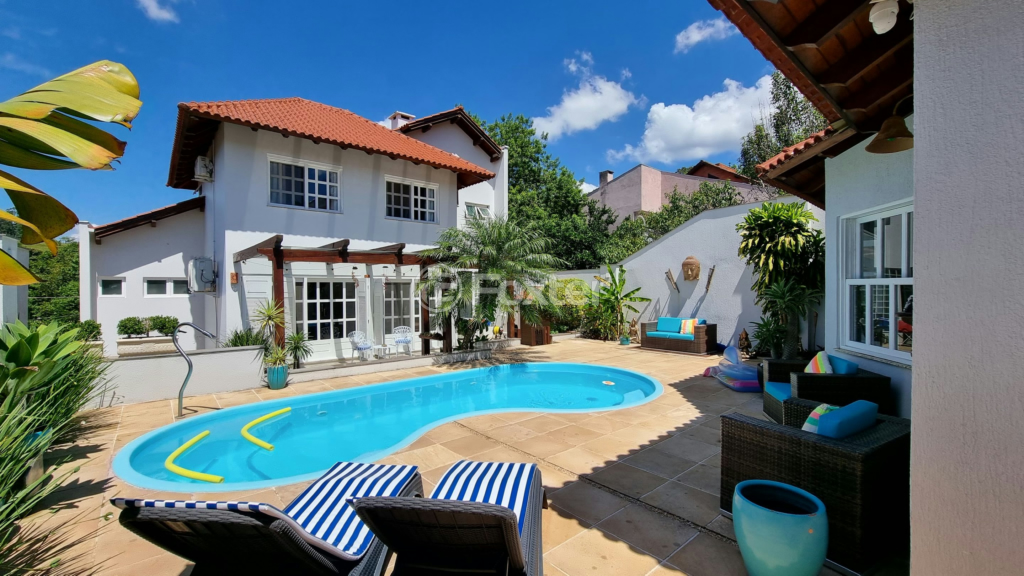Casa à venda com 3 quartos, 215m² - Foto 2